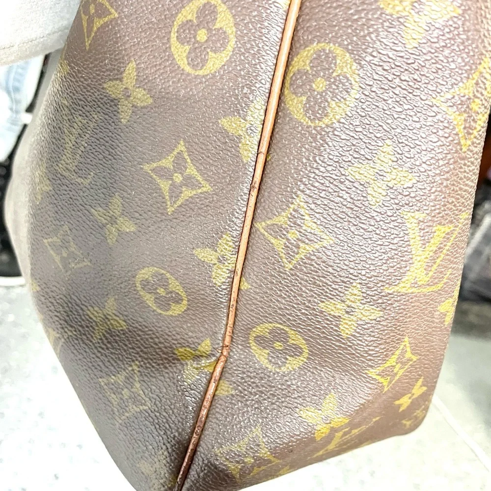 Louis Vuitton Messenger Bag 💯 Authentic! - Picture 6 of 16